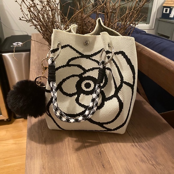 New Cream Tote Bag with Black Floral Design - Picture 3 of 5